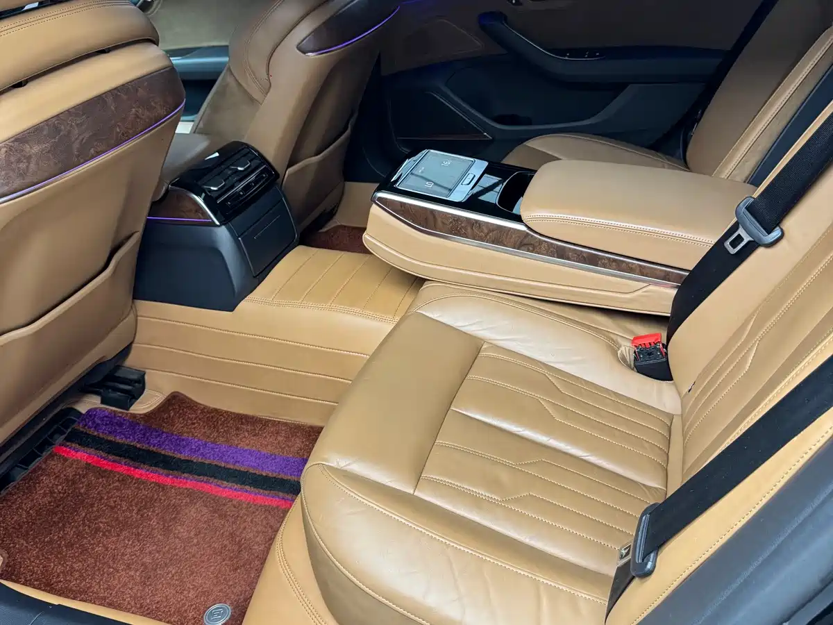 Фото 13 - Audi A8