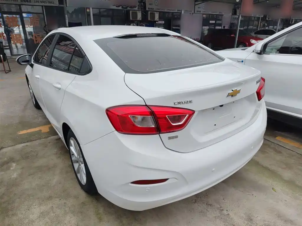 Chevrolet Cruze 2018 320 Automatic Pioneer Sunroof Edition фото 5