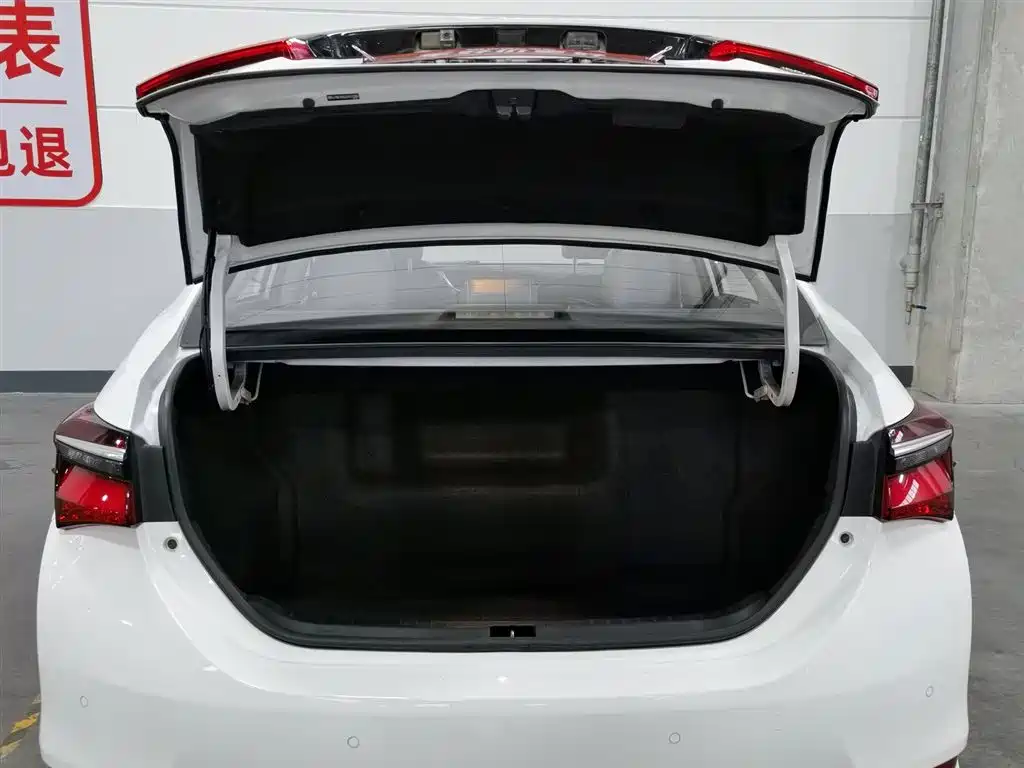 Toyota Corolla 2018 Hybrid 1.8L E-CVT Smart Edition фото 16