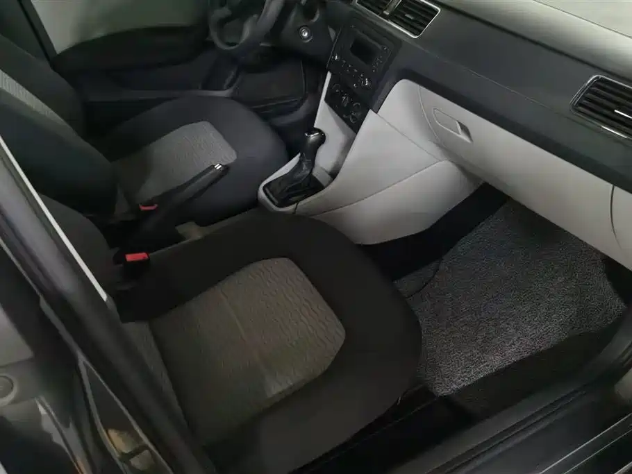 Škoda Rapid 2013 1.6L Automatic Smart Selection фото 8