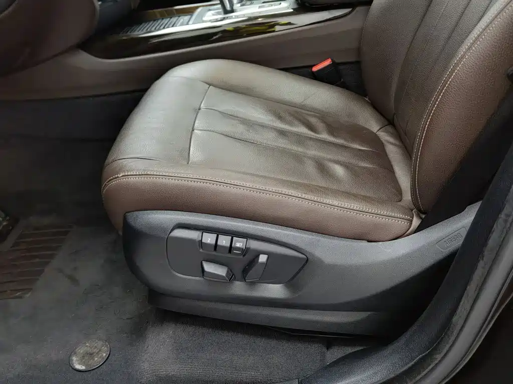 Photo 20 - BMW X5 (Import)