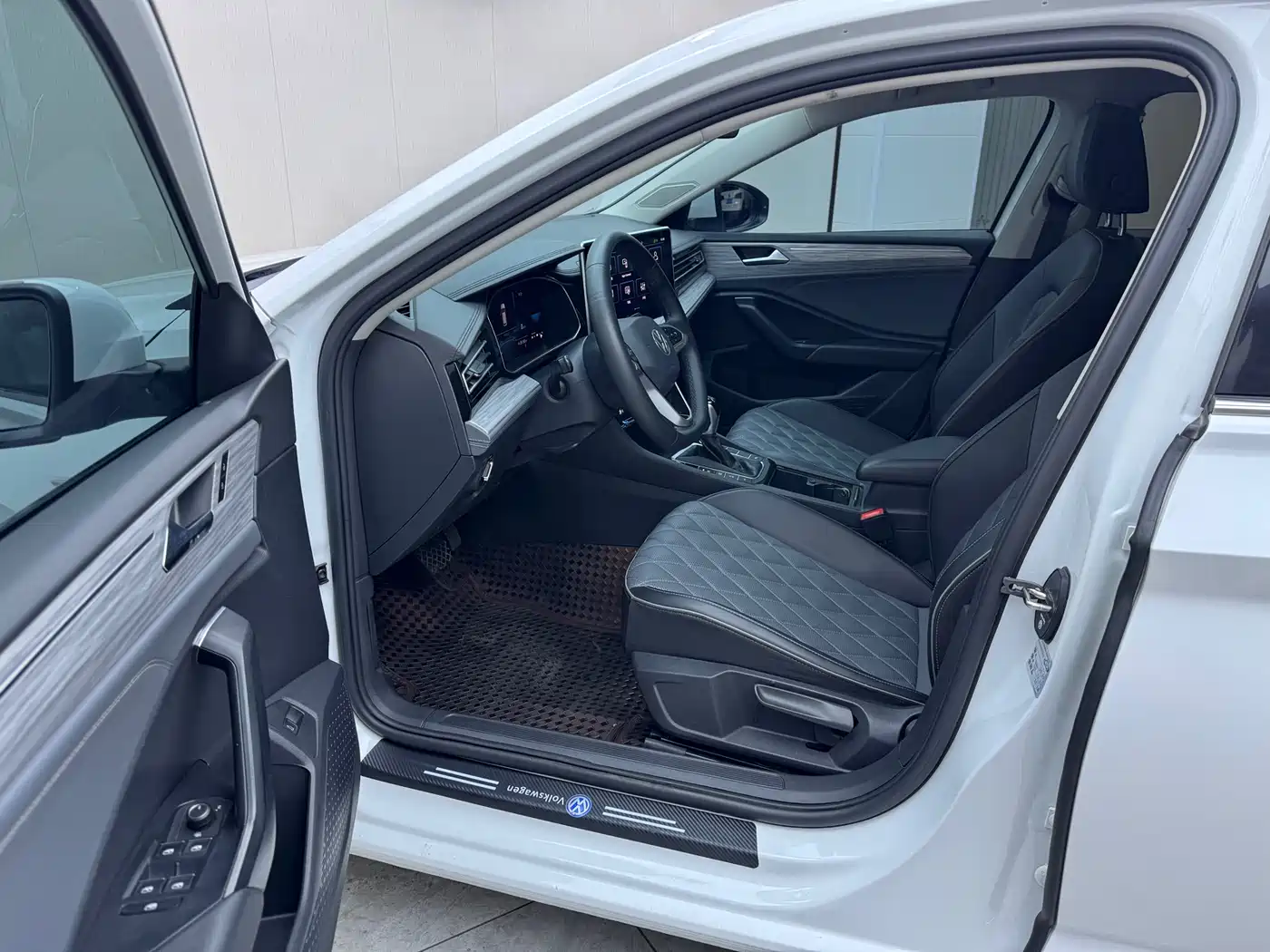 Volkswagen Sagitar 2023 Model Year 280TSI DSG Surpass Edition фото 8