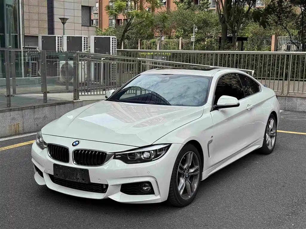 Photo 1 - BMW 4 Series