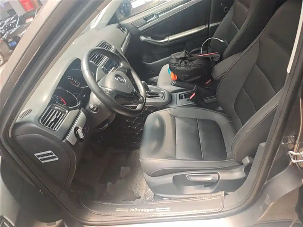 Volkswagen Sagitar 2016 230TSI 25th Anniversary Edition фото 15