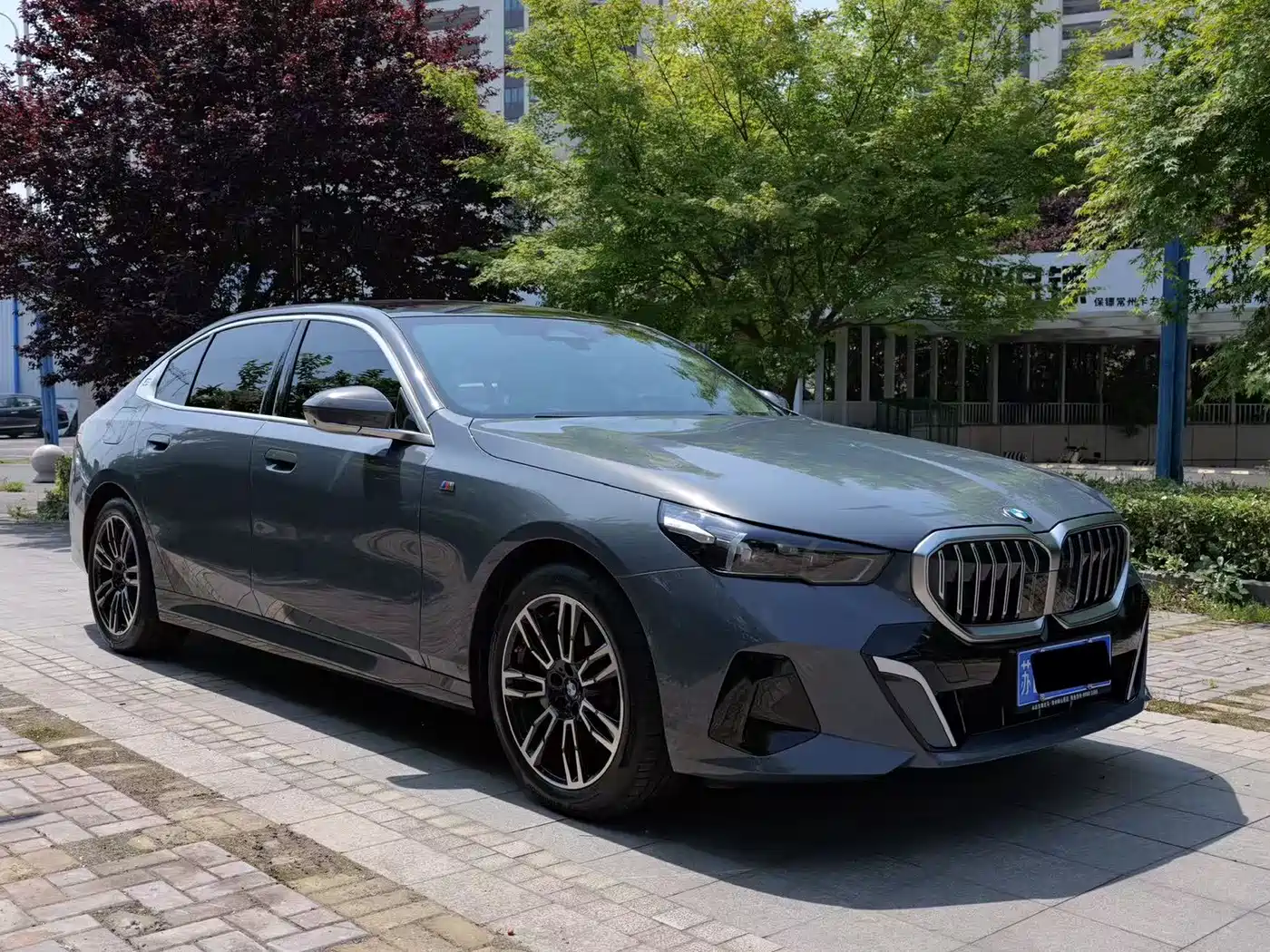 BMW 5 Series 2024 530Li Leading M Sport Package фото 4