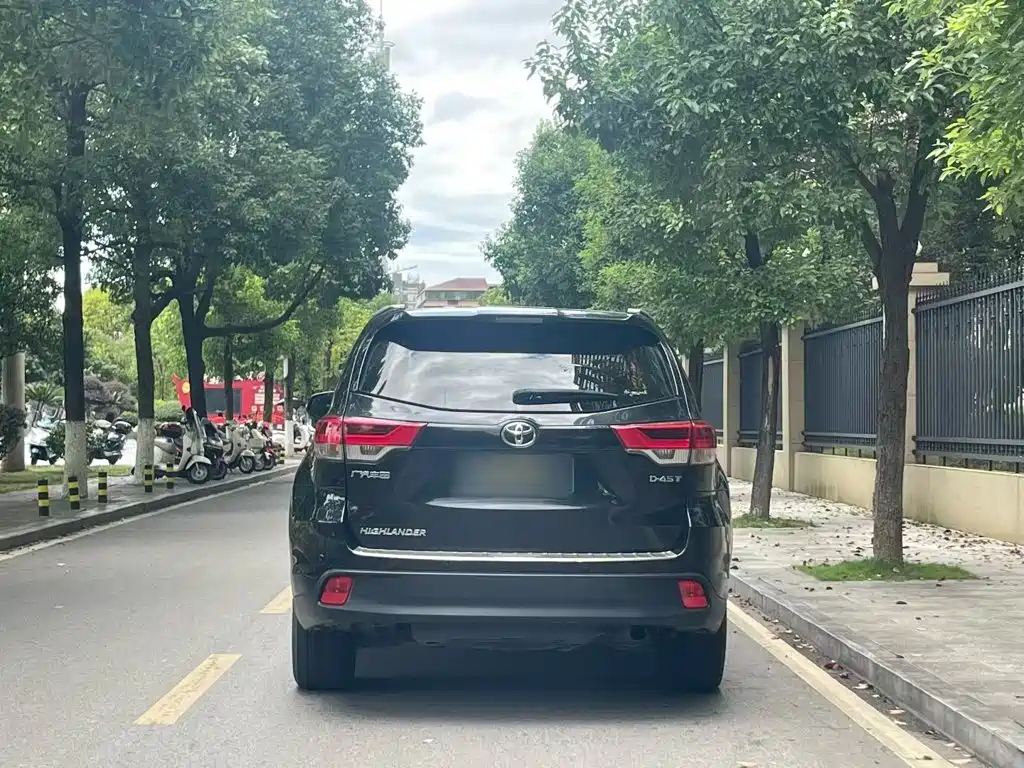 Фото 16 - Toyota Highlander