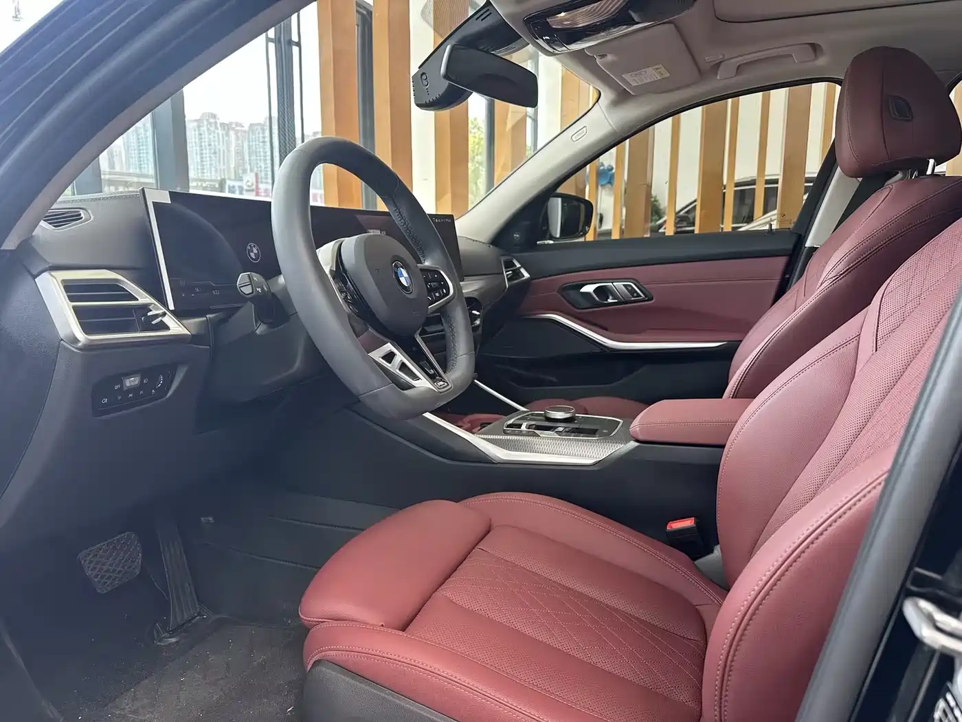 BMW 3 Series 2025 330Li M Sport Night Edition фото 5