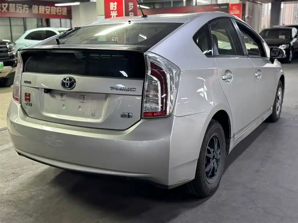 Toyota Prius 2012 1.8L Standard Edition фото 9