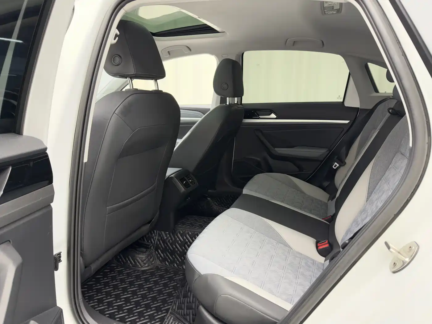 Volkswagen Lavida 2023 1.5L Auto Luxury Edition фото 17