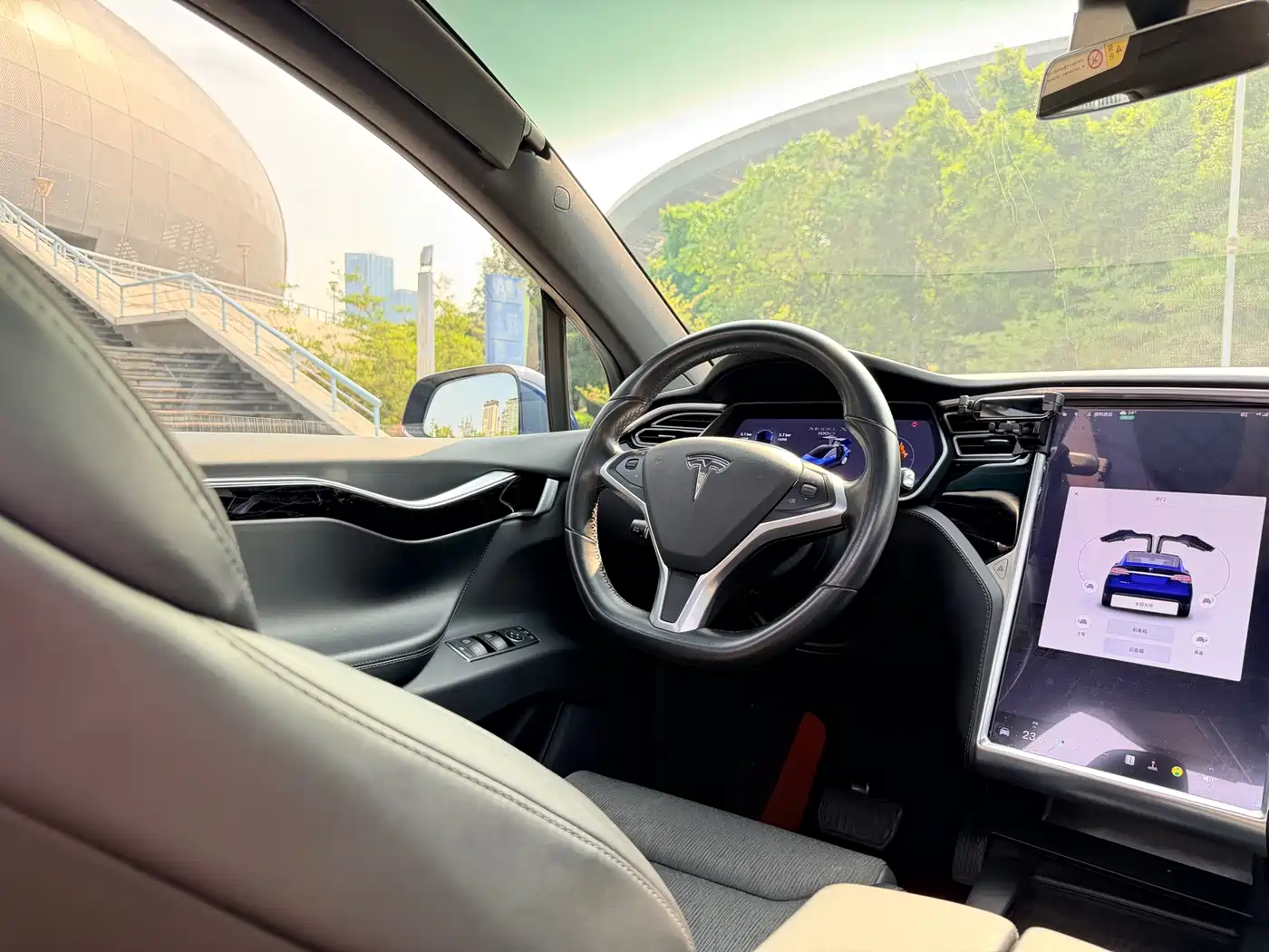TESLA MODEL X