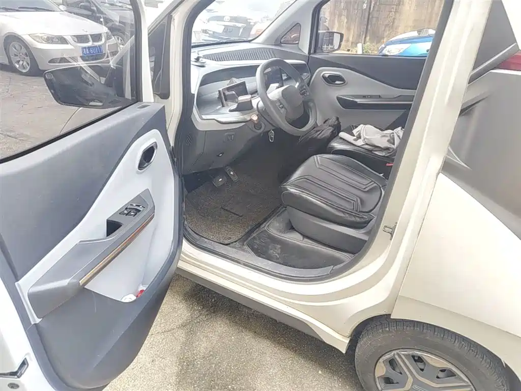 BAOJUN E200