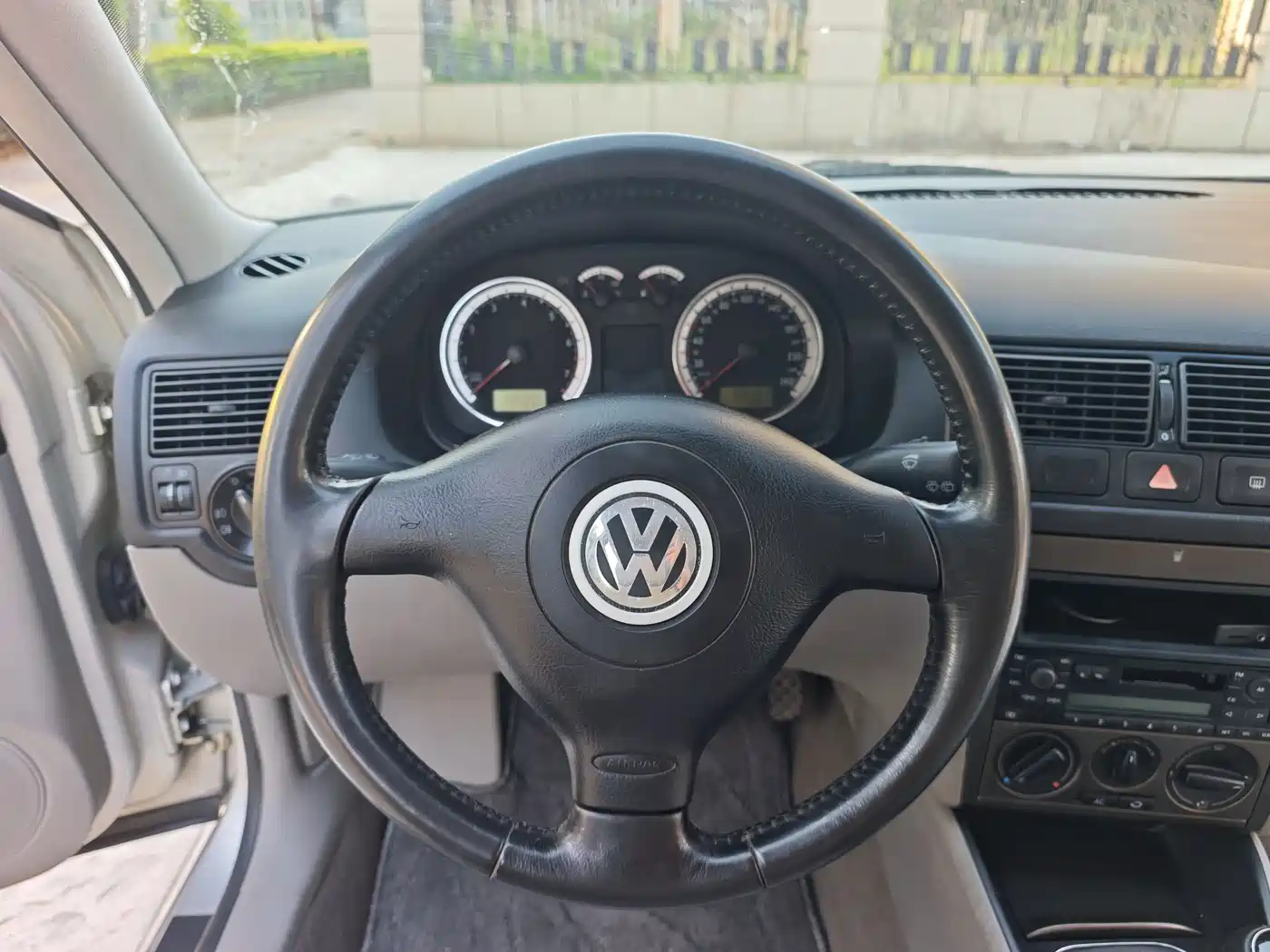 Volkswagen Golf 2004 Model 1.6 Manual Comfort фото 10
