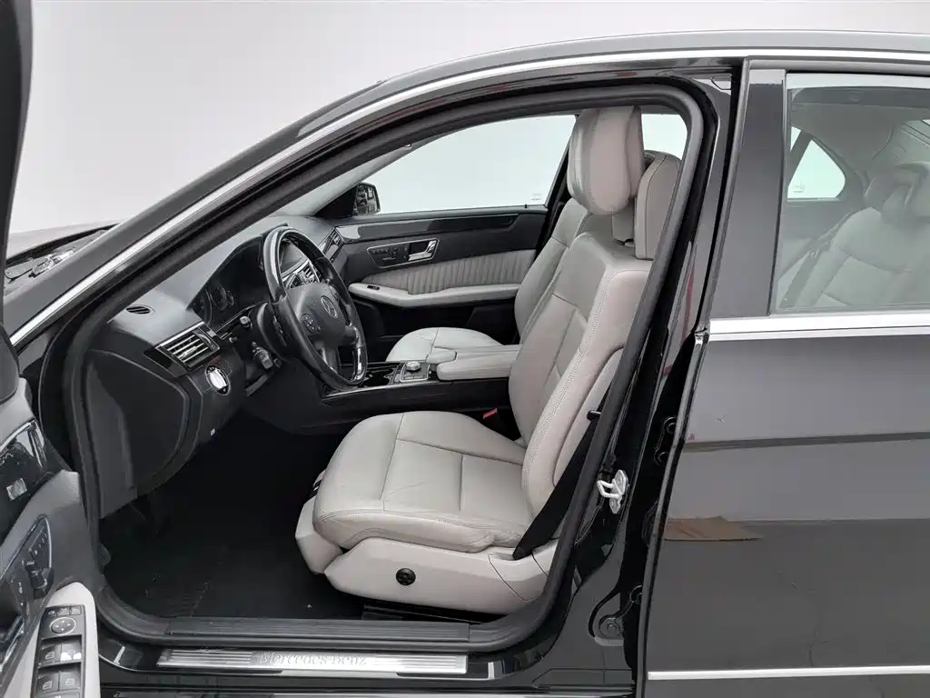 Mercedes-Benz E-Class (Import) 2010 Model E 300 Fashion Luxury Edition фото 10
