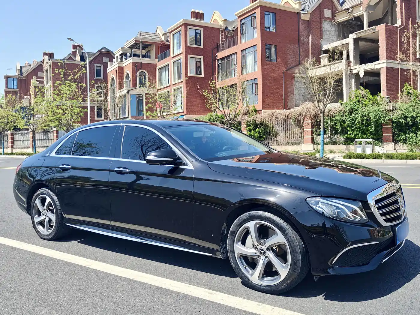 Mercedes-Benz E-Class 2019 E 300 L Sport Fashion фото 3