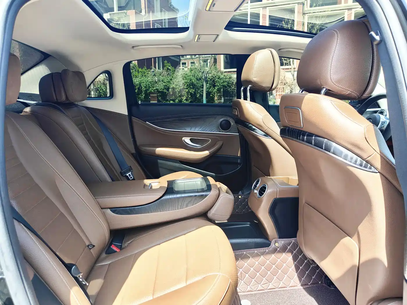 Mercedes-Benz E-Class 2019 E 300 L Sport Fashion фото 7