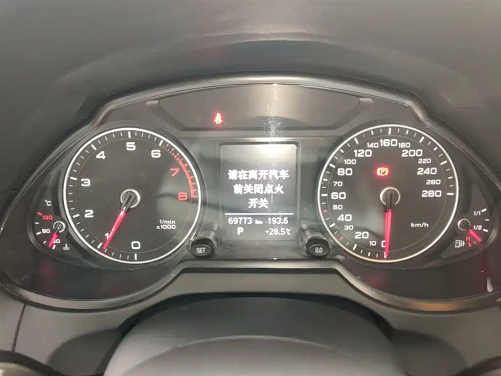 Audi Q5 2015 40 TFSI Technology фото 12