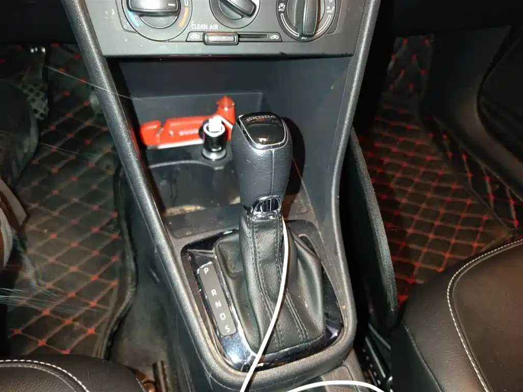 Škoda Skoda Rapid Spaceback 2018 1.6L Automatic Comfort фото 7