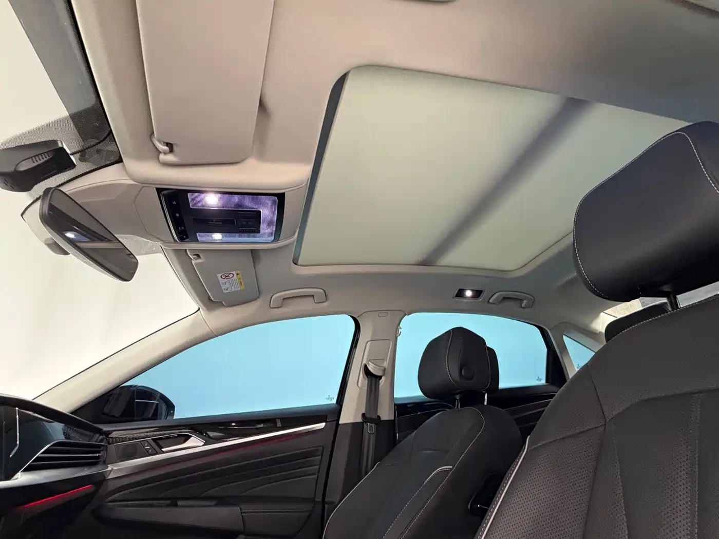 Volkswagen Passat 2024 380TSI Starlight Luxury Edition фото 15