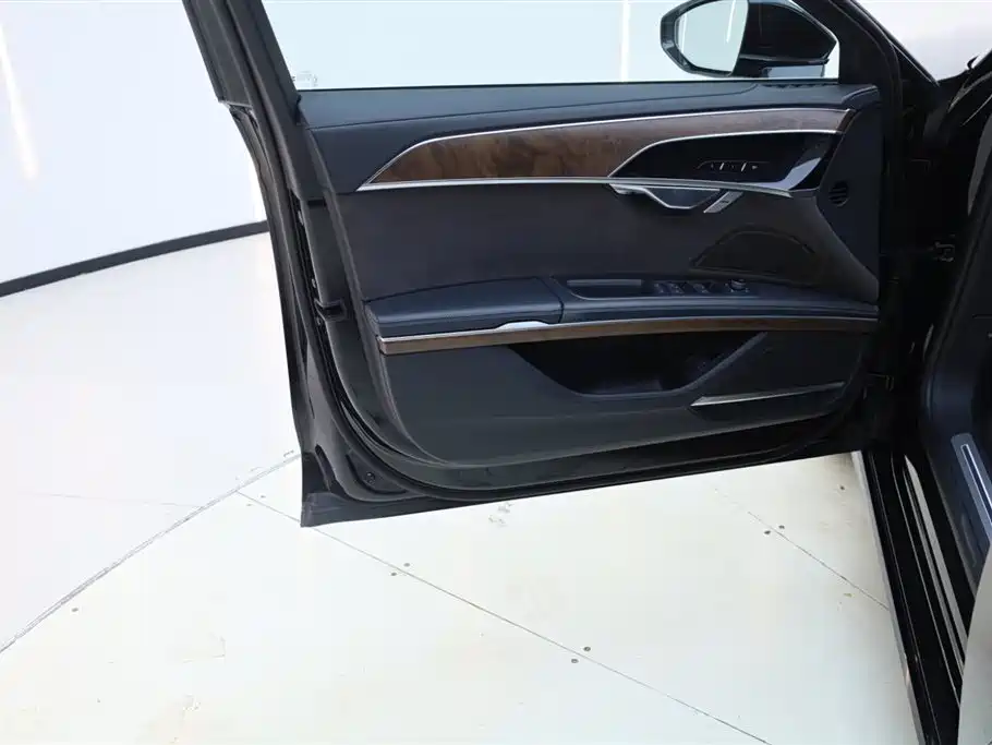 Audi A8 2023 A8L 50 TFSI quattro Premium фото 30