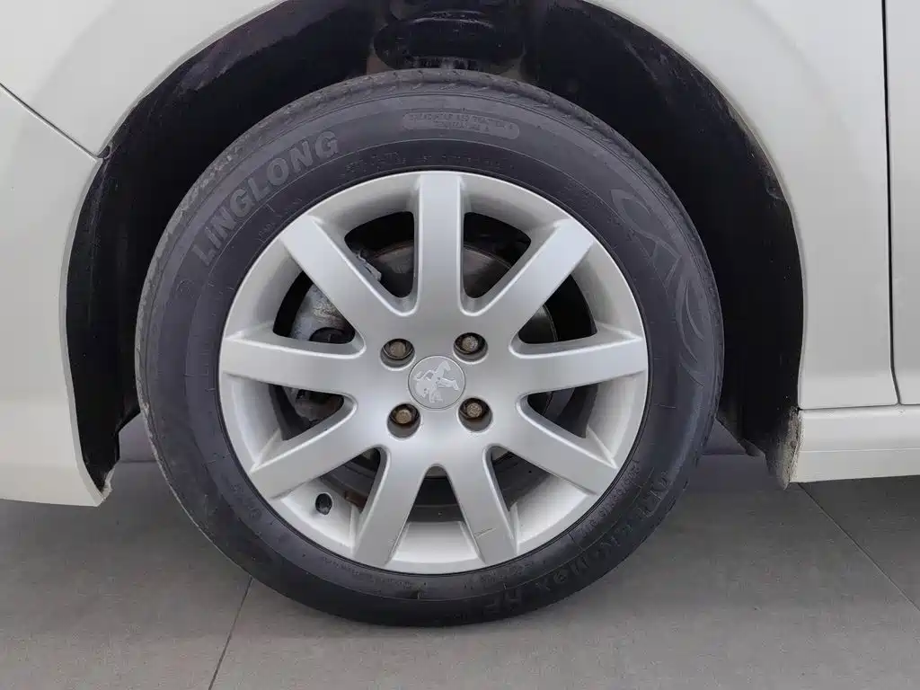 صورة 17 - Peugeot 308