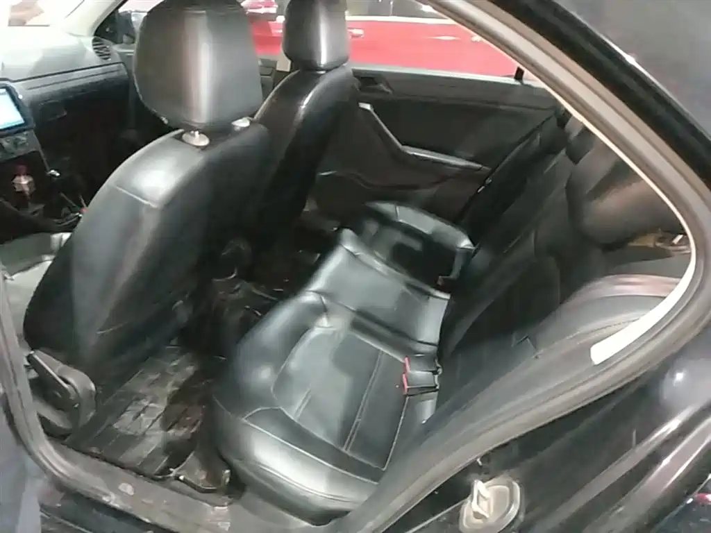 Volkswagen Jetta 2015 1.6L Manual Trend фото 17