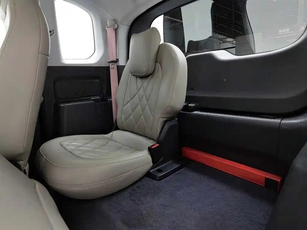 Baojun Baojun E300 2020 Stellar Smart Travel Edition 15