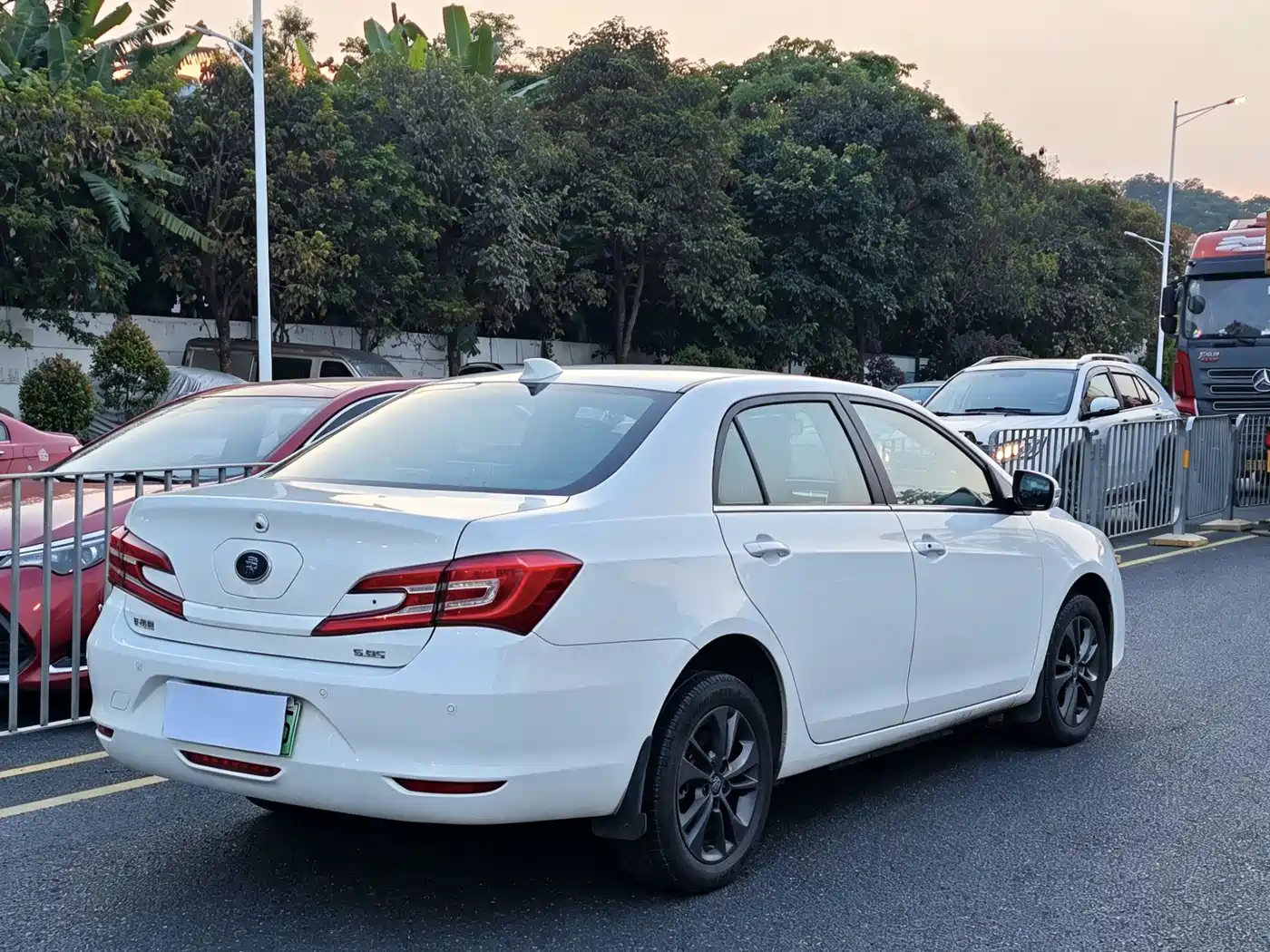 BYD Qin New Energy 2017 1.5T Premium Model фото 13
