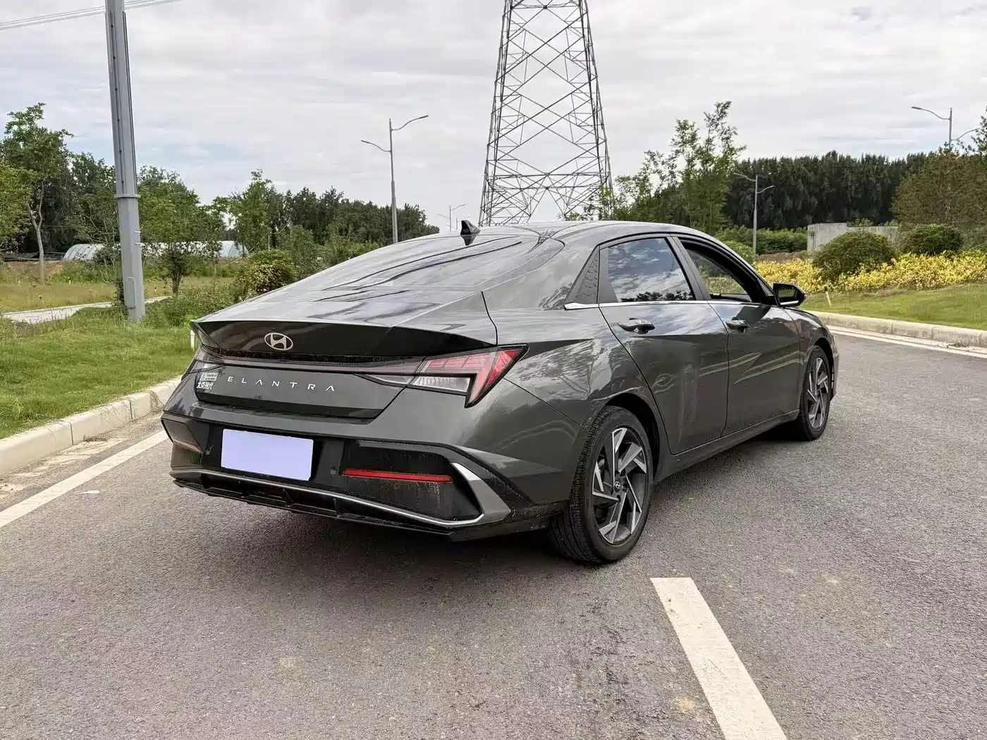 Hyundai Elantra 2023 Model 1.5L CVT LUX Premium Edition фото 8