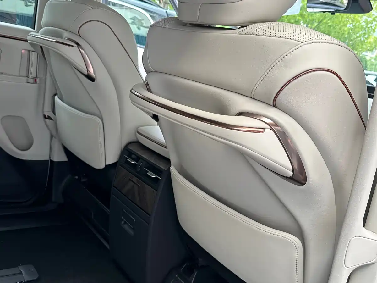 Lexus LM 2023 500h 6-Seater Prestige Edition фото 6