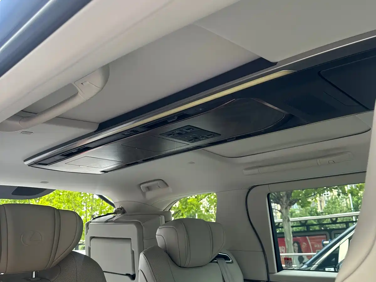 Lexus LM 2023 500h 6-Seater Prestige Edition фото 10