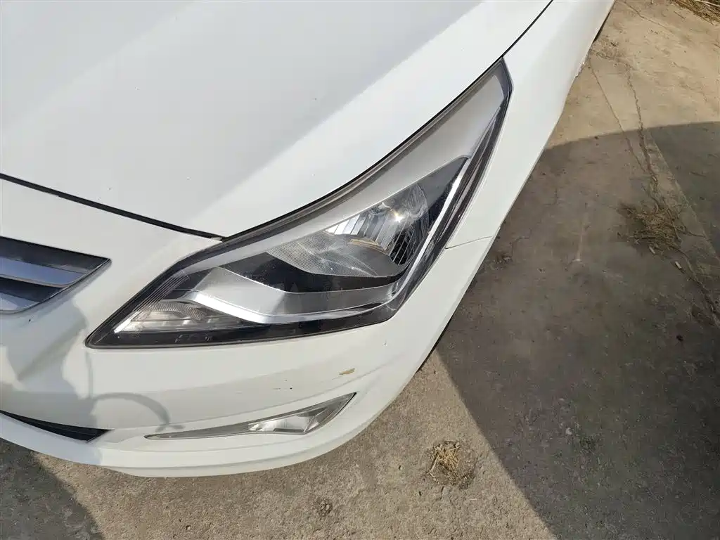 Hyundai Verna 2014 1.4L Automatic Smart GLS фото 18