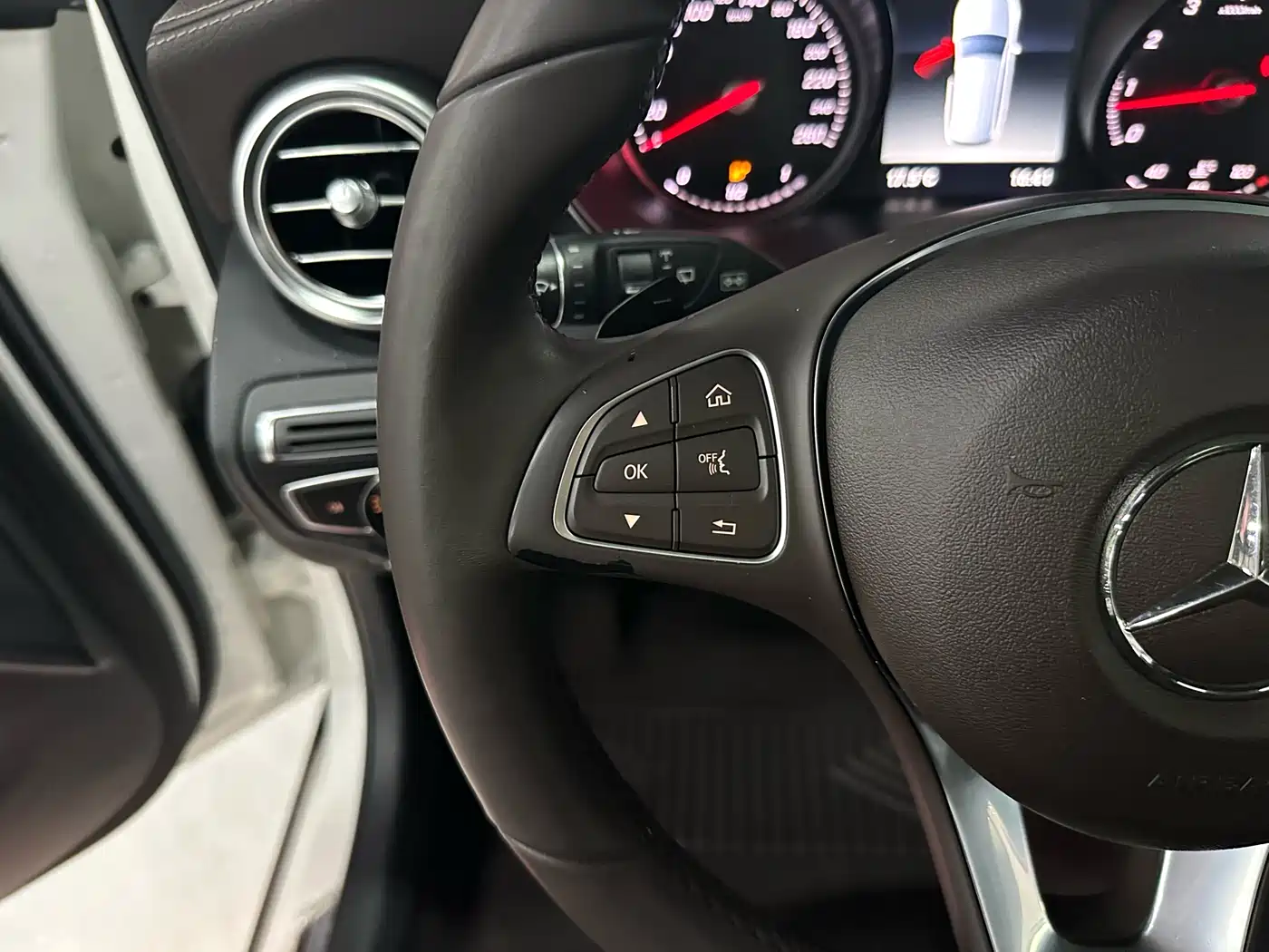 Mercedes-Benz GLC 2018 GLC 200 4MATIC фото 9