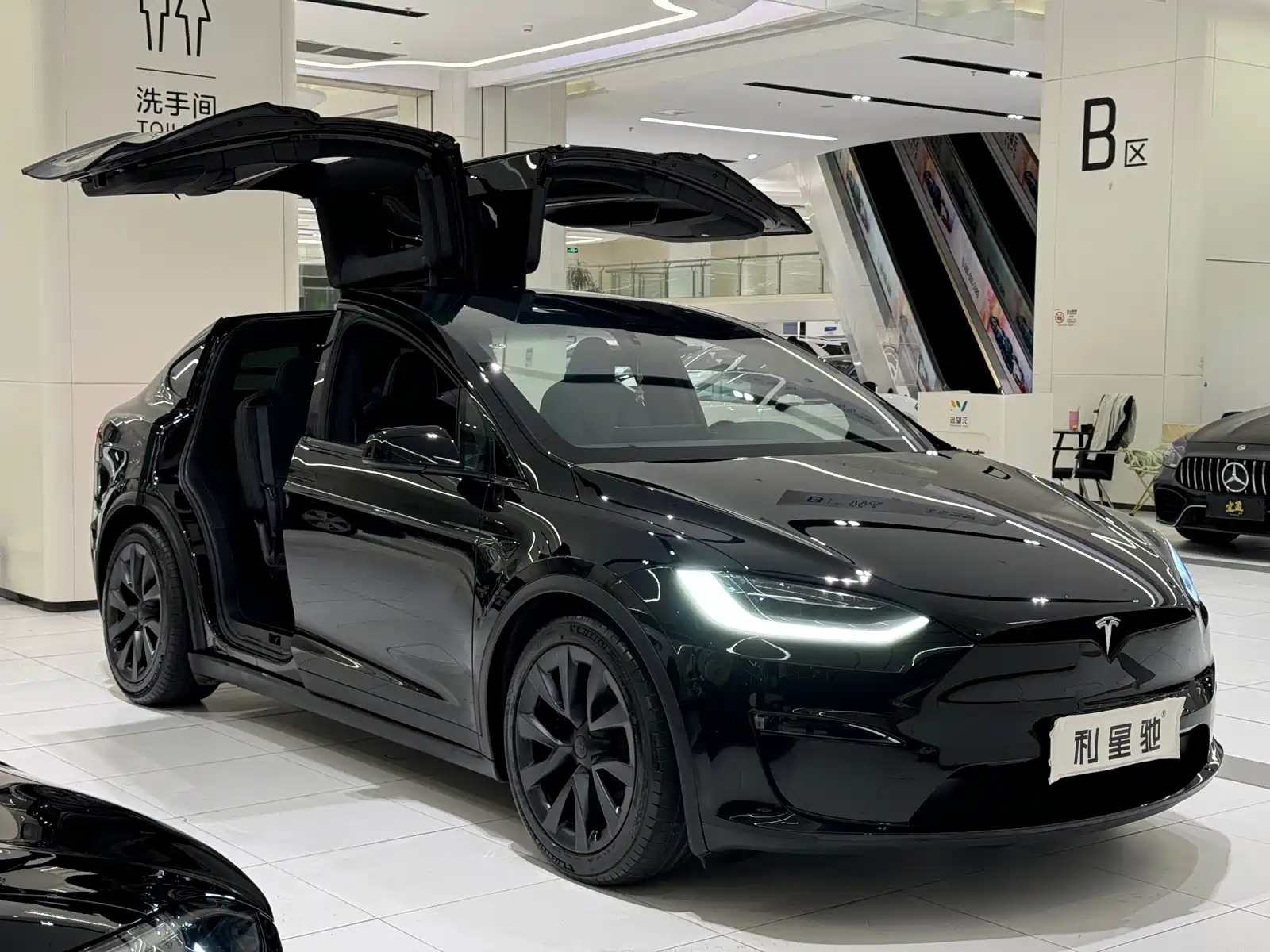 Фото 2 - Tesla Model X
