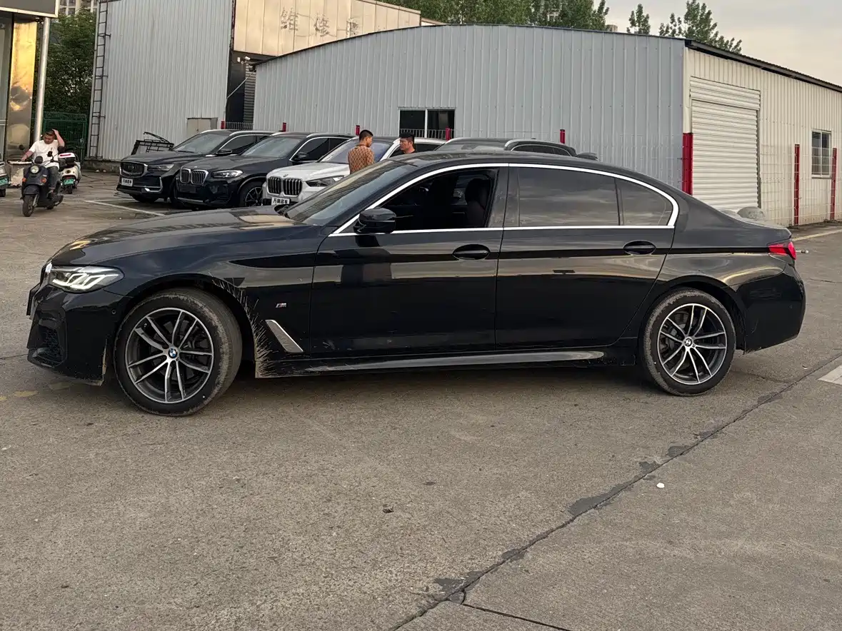 BMW 5 Series 2022 525Li M Sport Package фото 2