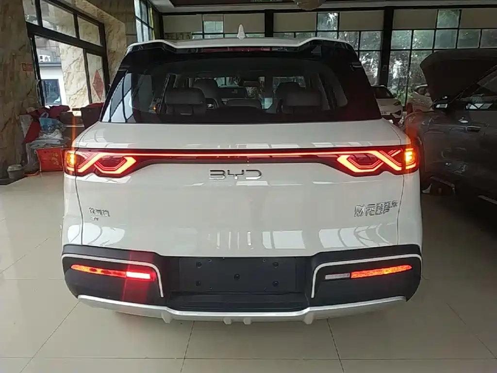 BYD Yuan UP 2026 2025 Model 301KM Navigator