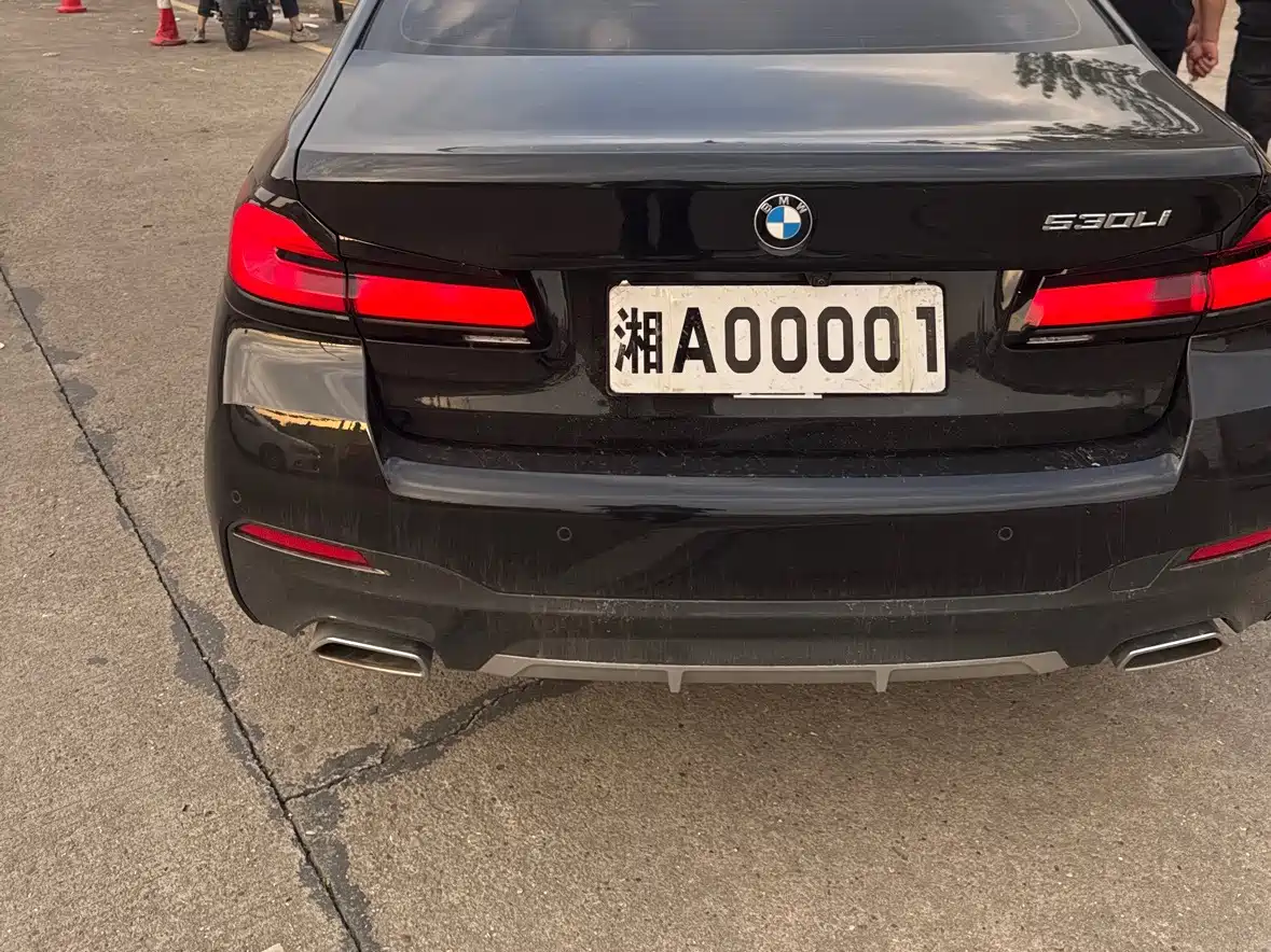 BMW 5 Series 2022 525Li M Sport Package фото 11