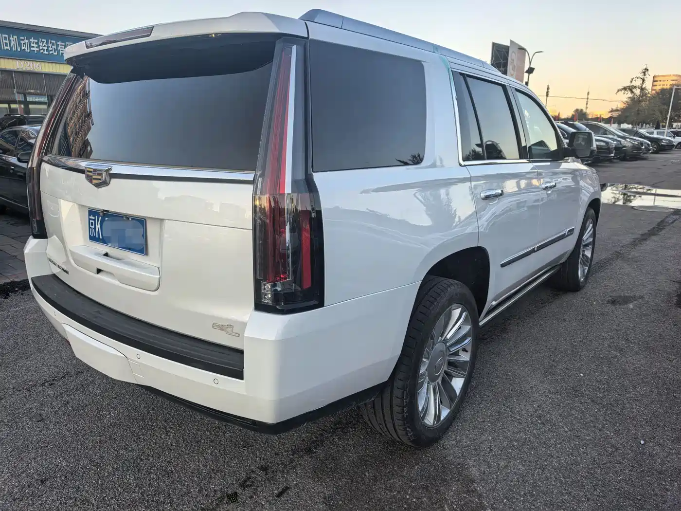 Cadillac Escalade 2017 6.2L ESV Platinum Extended фото 3
