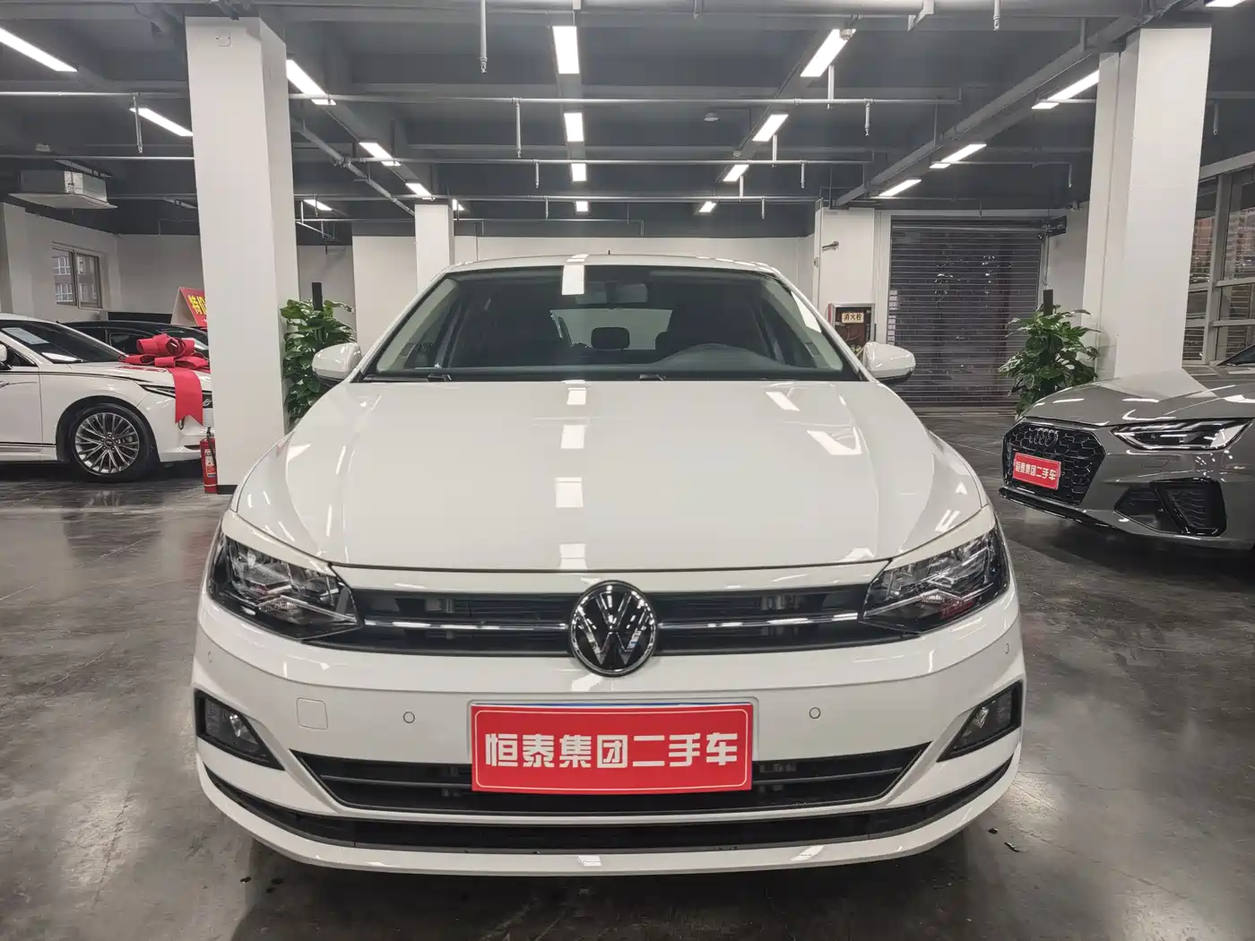 VOLKSWAGEN POLO