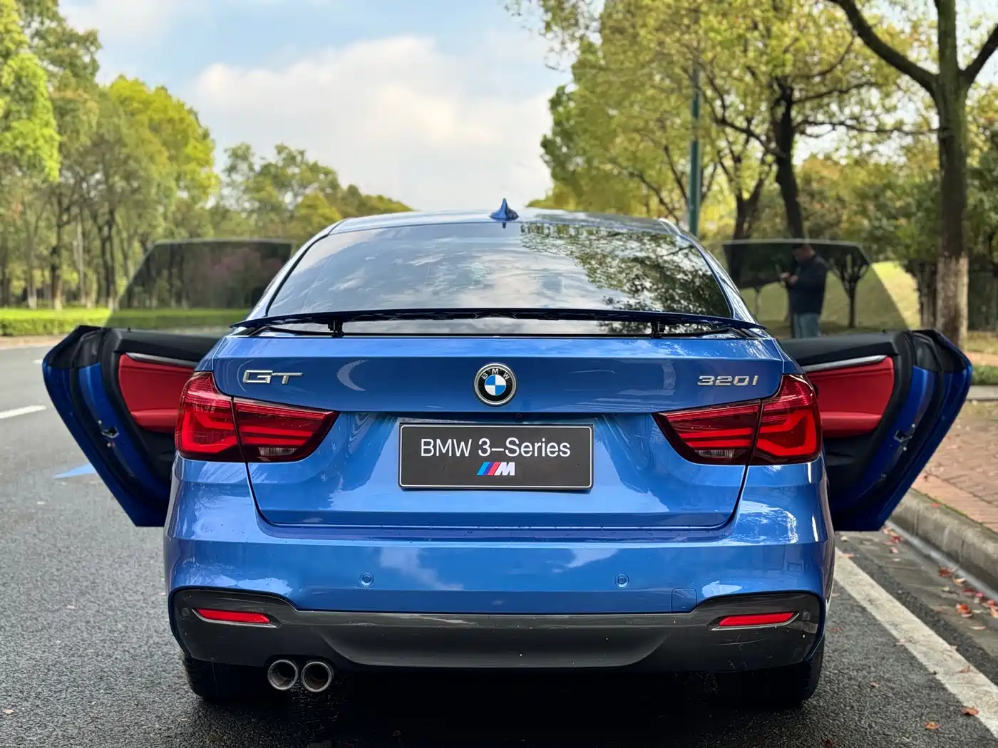 BMW 3 Series GT 2020 320i M Sport Black Night Edition фото 8