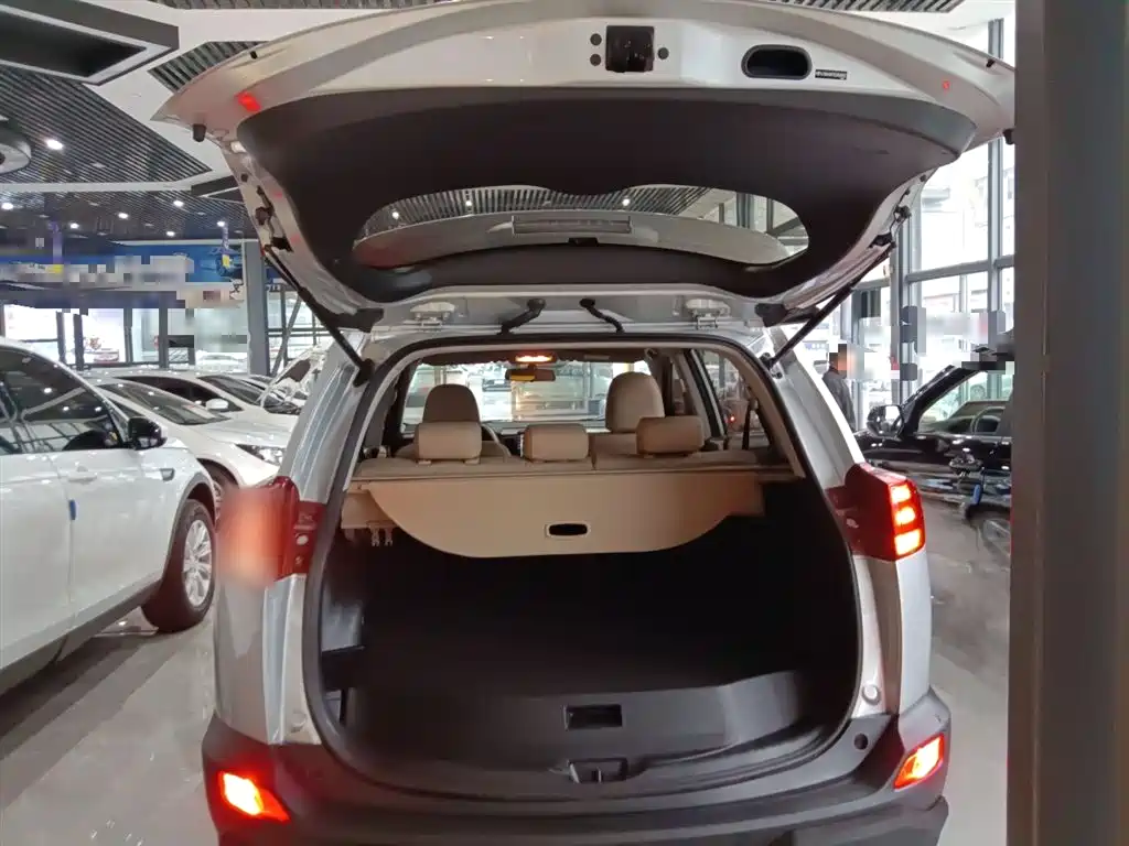 Toyota RAV4 Rongfang 2013 2.0L CVT 2WD Urban фото 15