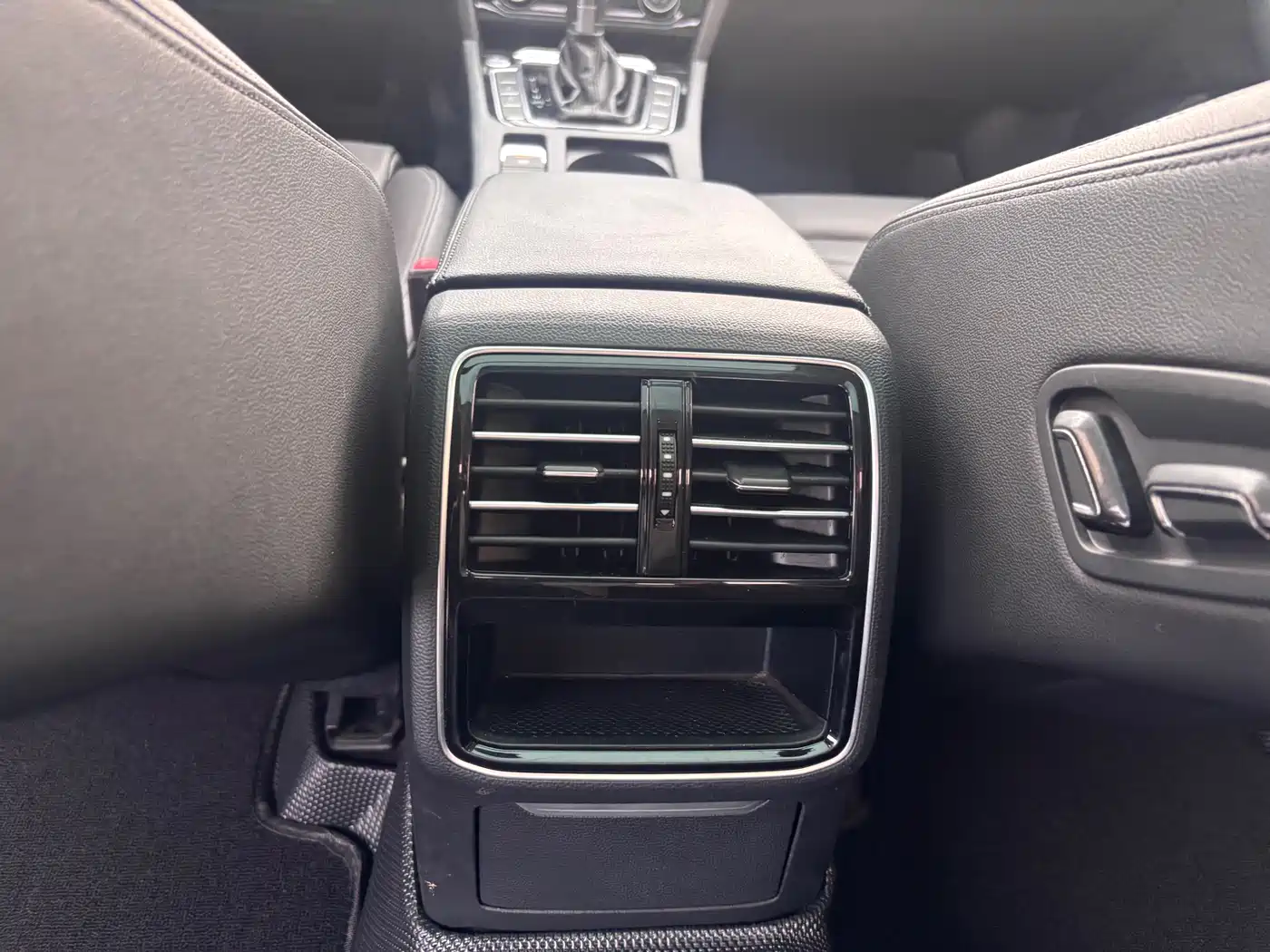 Volkswagen Magotan 2017 330TSI DSG Leading фото 14
