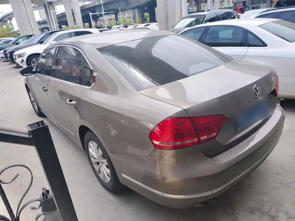Volkswagen Passat 2014 1.8TSI DSG Luxury Edition фото 23
