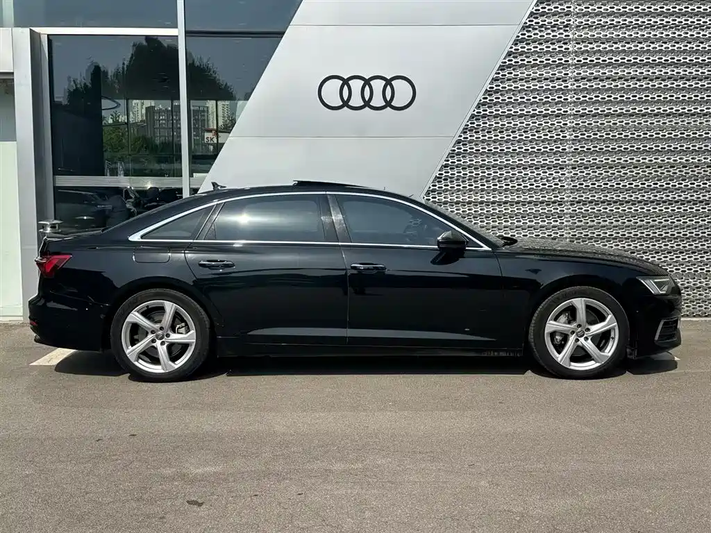 Audi A6L 2021 45 TFSI quattro Exclusive Elegance фото 3