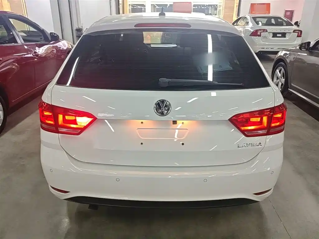 Volkswagen Lavida Tour 2015 1.6L Automatic Trend Edition фото 6