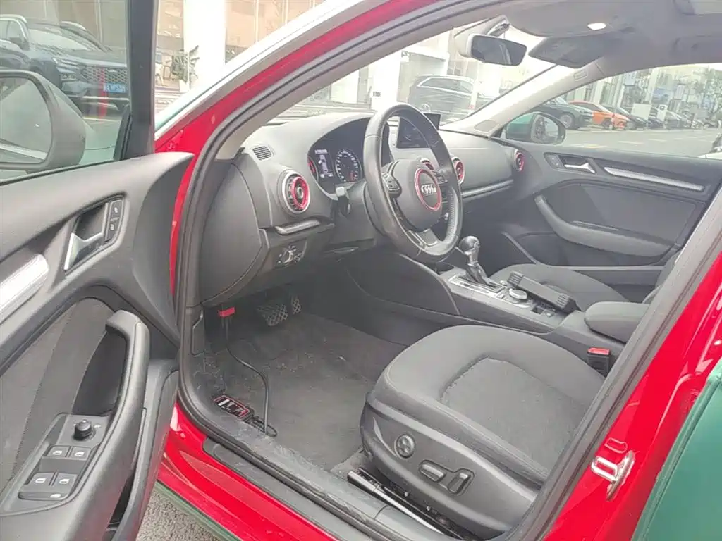 Audi A3 2016 Sportback 35 TFSI Leadership фото 16
