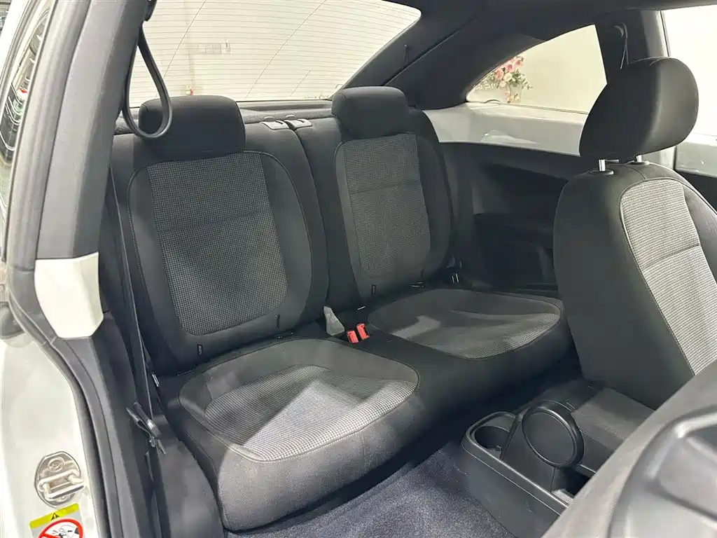 Volkswagen Beetle 2015 180TSI фото 10