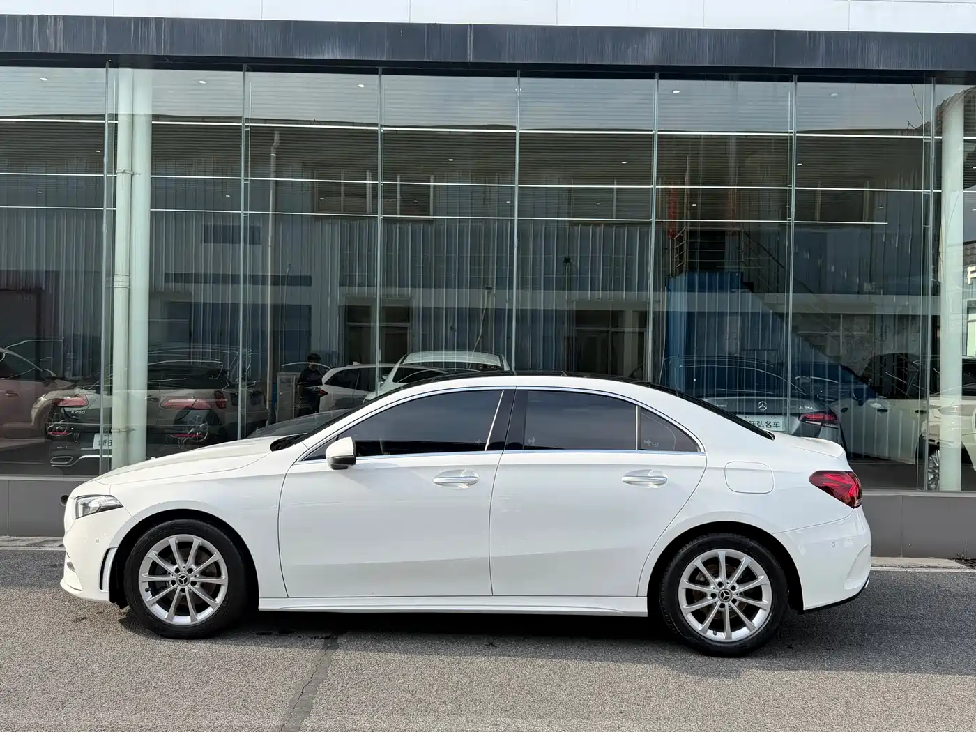 Mercedes-Benz A-Class 2021 A 200 L Sport Sedan Fashion Edition фото 3