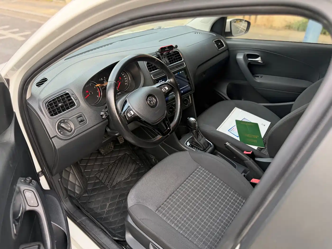 Volkswagen Polo 2016 1.6L Automatic Comfort фото 6