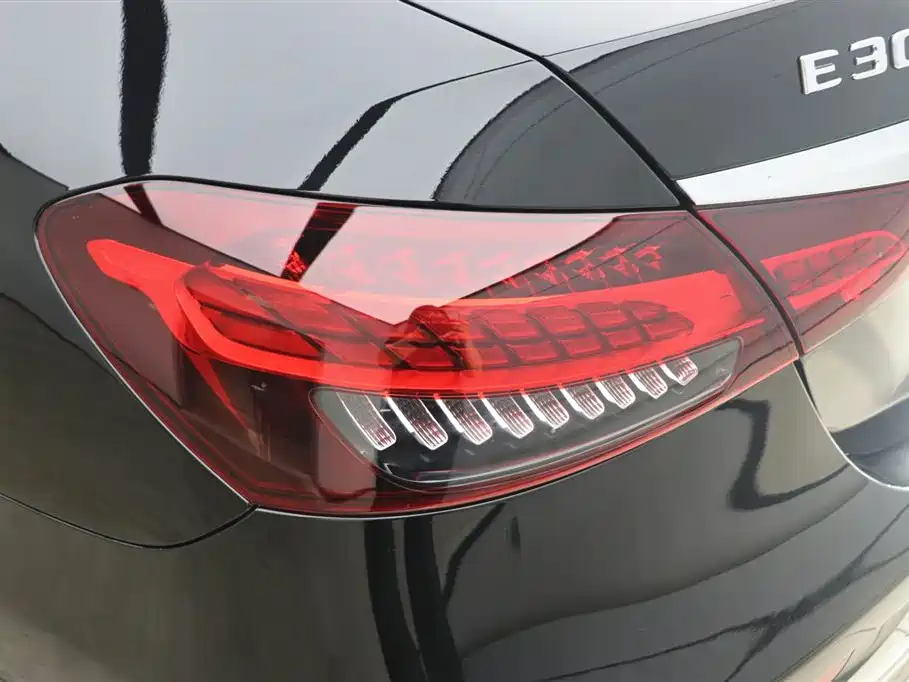 Mercedes-Benz E-Class 2023 E 300 L Fashion фото 31