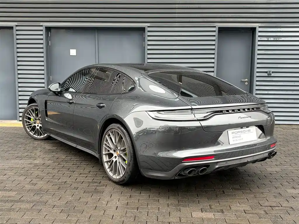 PORSCHE PANAMERA